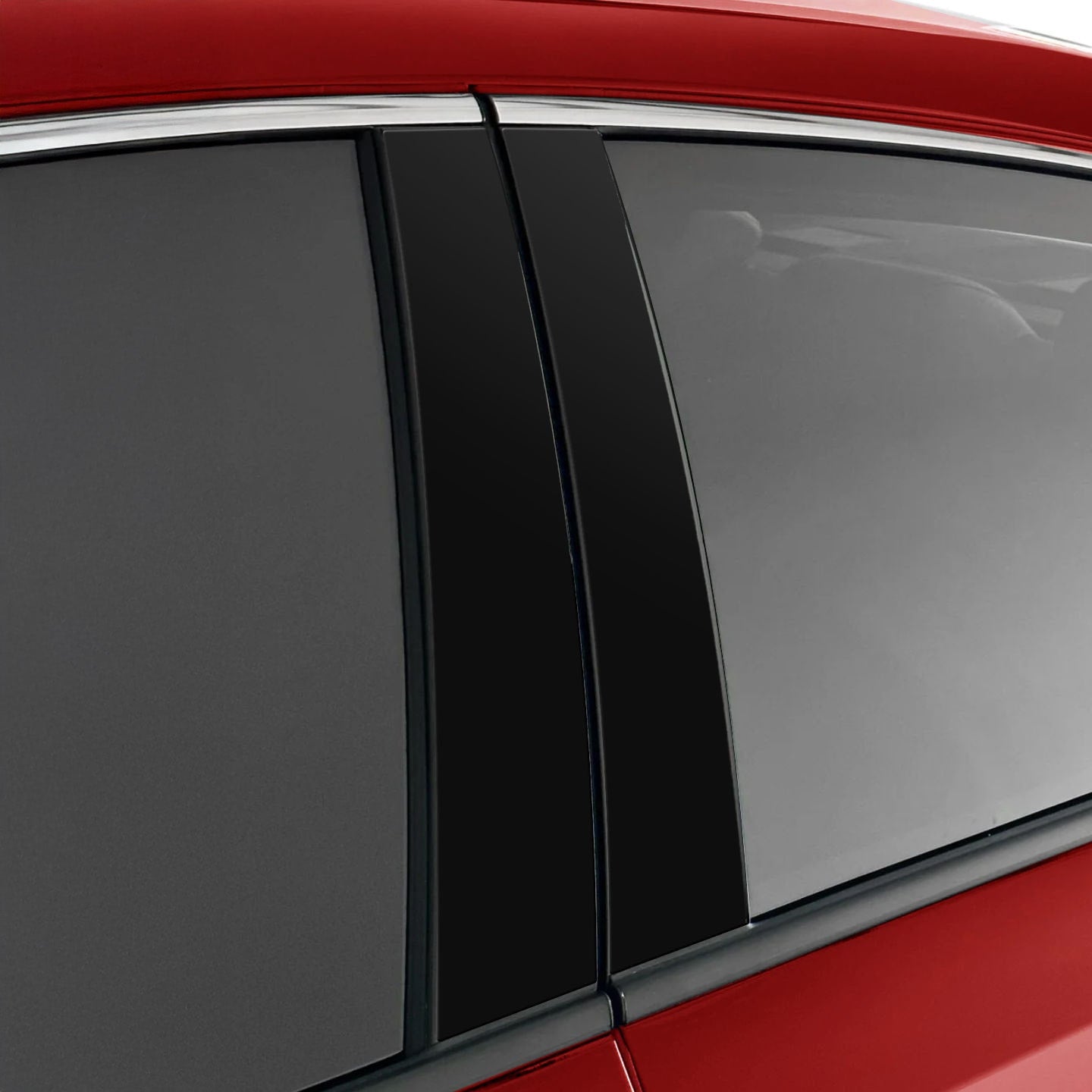 Close-up of tinted windows and GrizzProtector 2in1 Schwarze Schutzfolie for B-C-Säule on a red Kia Ceed SW Kombi (2021-2025).