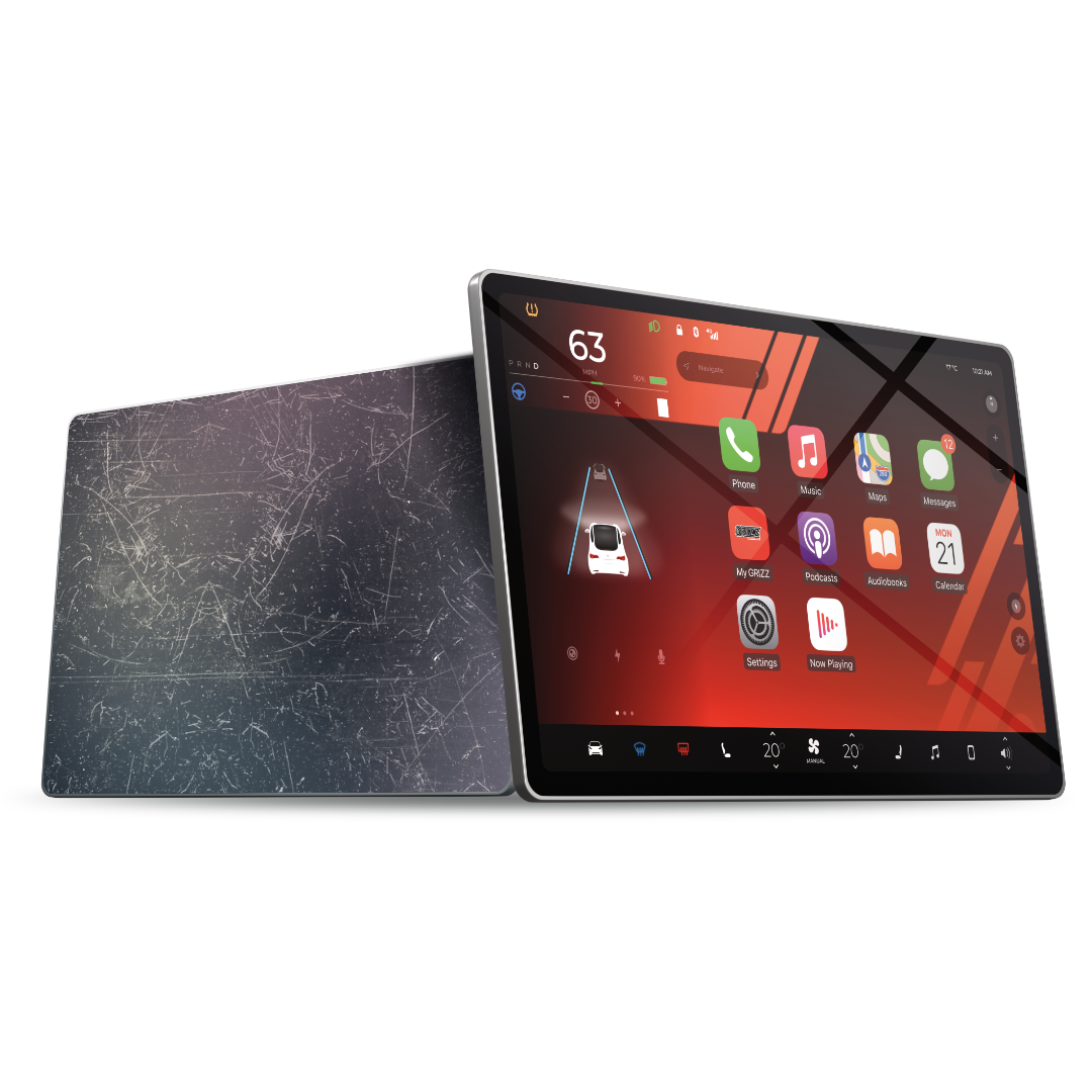 A scratched tablet sits beside a BYD Atto 3 with GrizzProtector Navi Displayschutzfolie for a clear, scratchproof display.